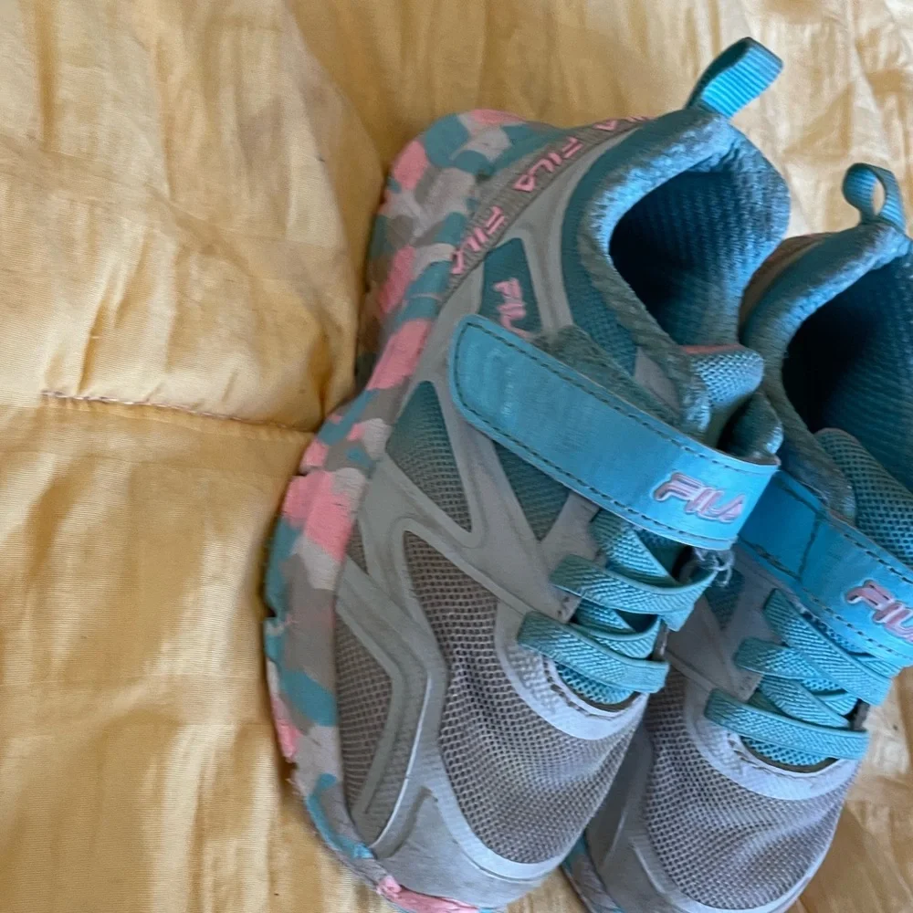 Fila Little Girls‎ Tennis shoes Sneakers Velcro closure size 8